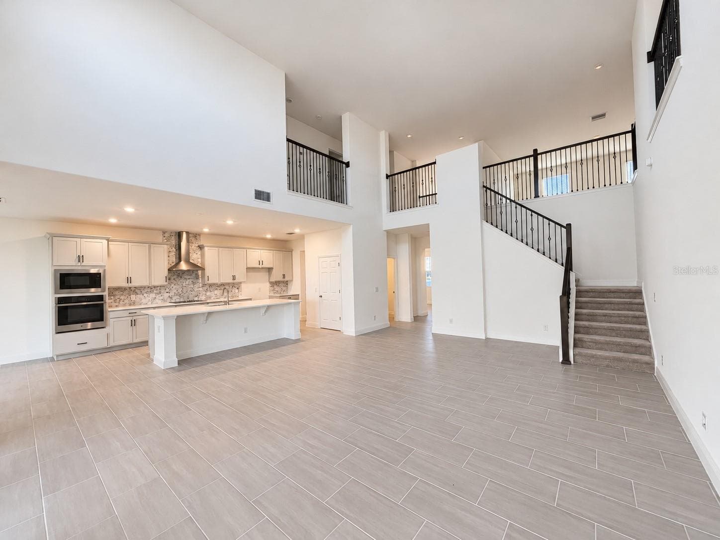 Kitchen & Great Room - 7028 ROLLING GARDENS LOOP, GROVELAND
