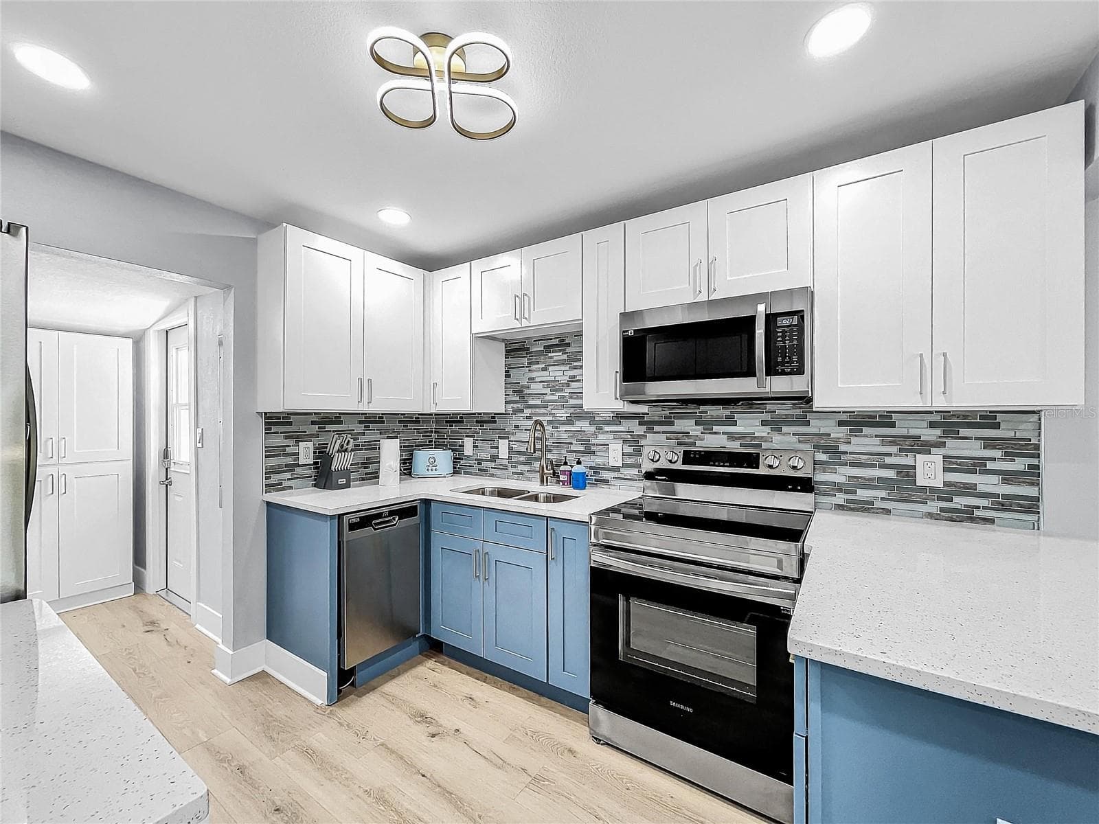 Single Family Residence at 115 90TH AVE, TREASURE ISLAND, photo 12 of 49
