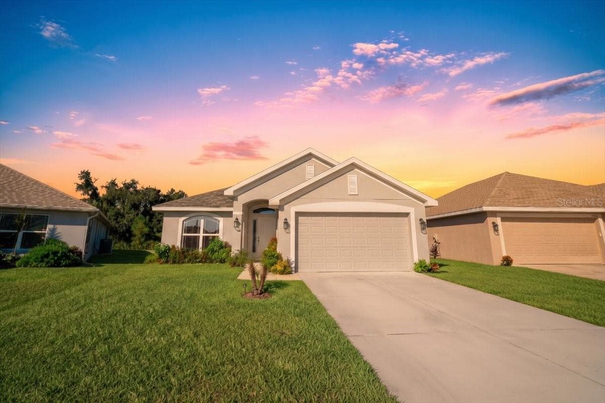 2588 AVERLAND LOOP