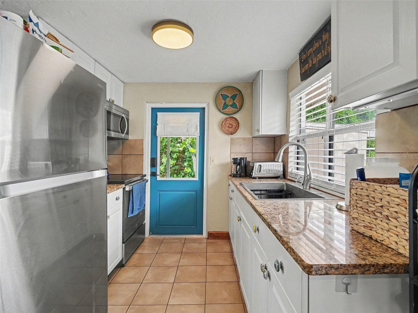 Single Family Residence at 3035 HILLVIEW ST, SARASOTA, photo 9 of 22