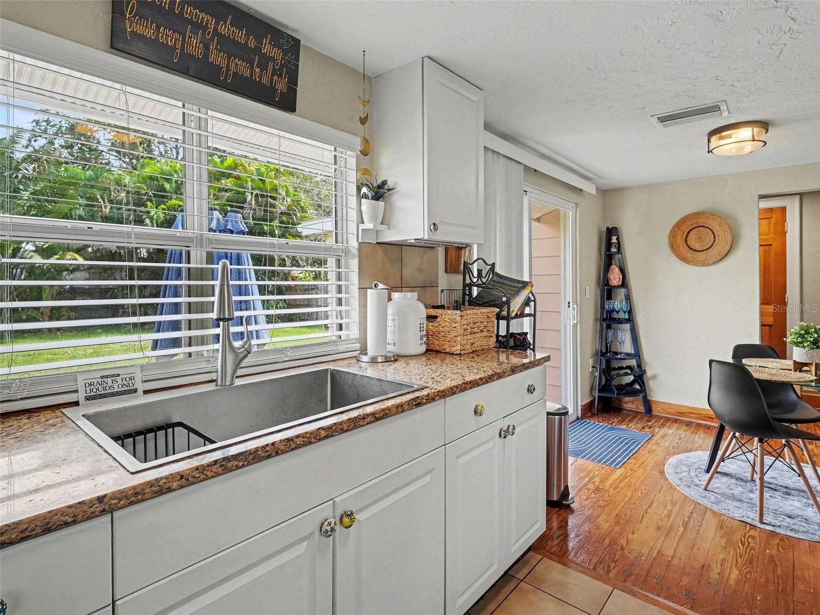 Single Family Residence at 3035 HILLVIEW ST, SARASOTA, photo 10 of 22