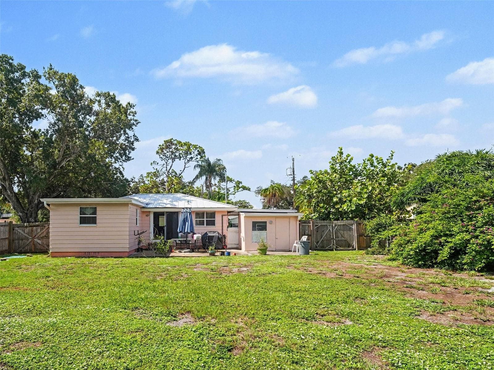 Single Family Residence at 3035 HILLVIEW ST, SARASOTA, photo 18 of 22