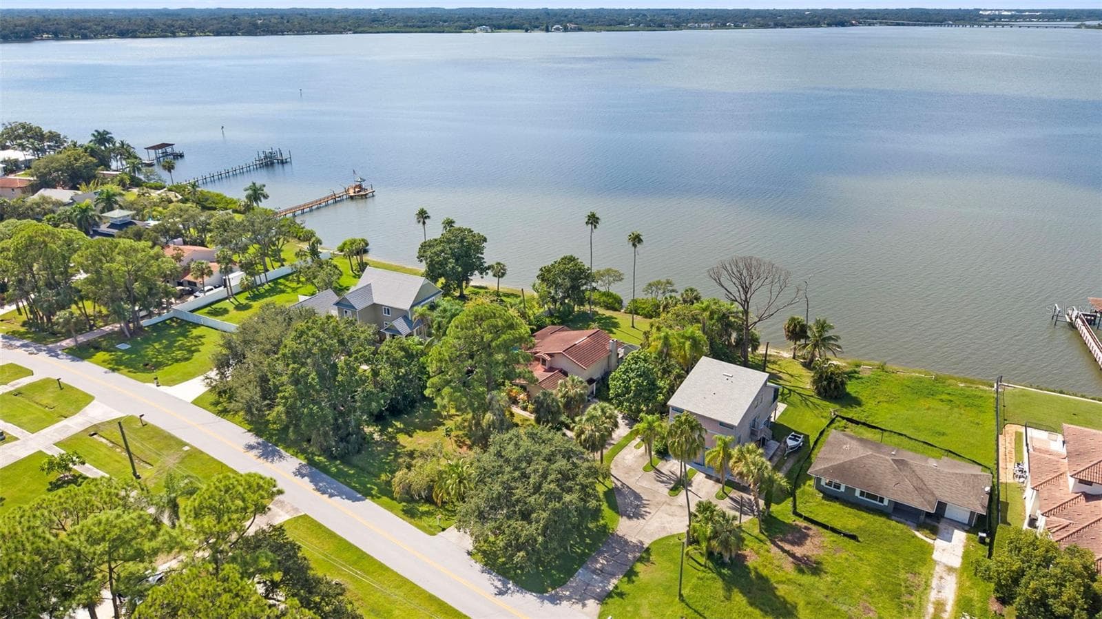 600 SHORE DR E