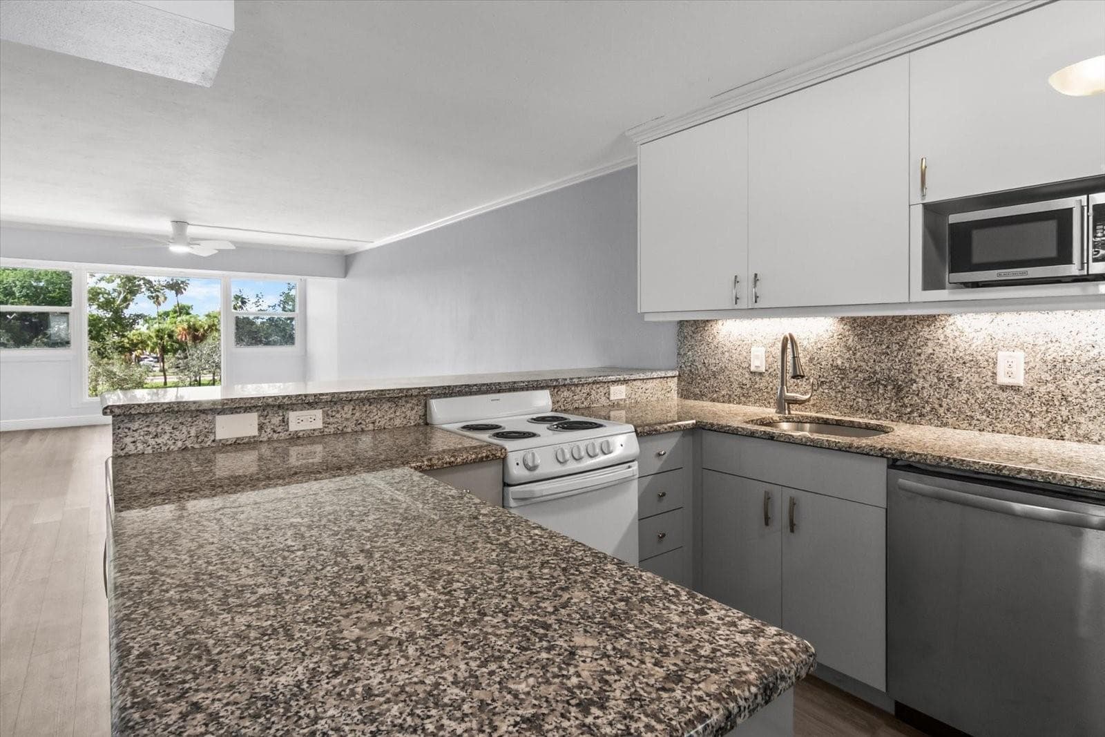 Condominium at 33 S GULFSTREAM AVE #307, SARASOTA, photo 11 of 24