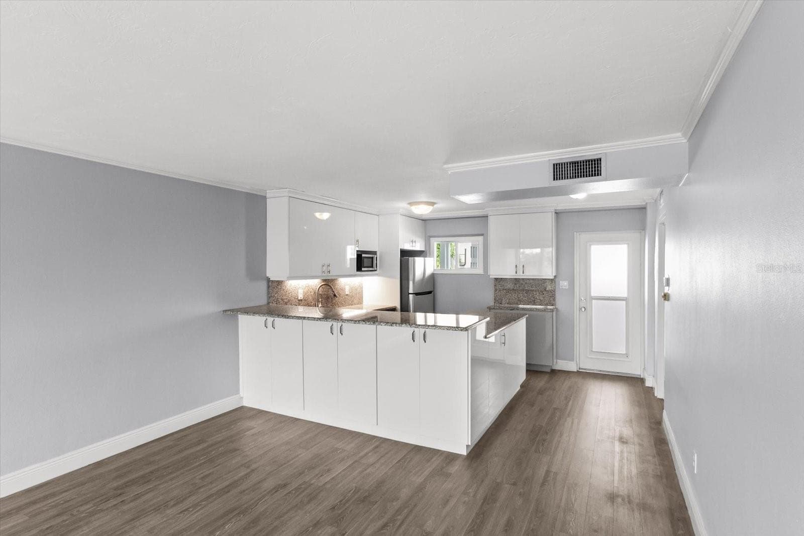 Condominium at 33 S GULFSTREAM AVE #307, SARASOTA, photo 13 of 24