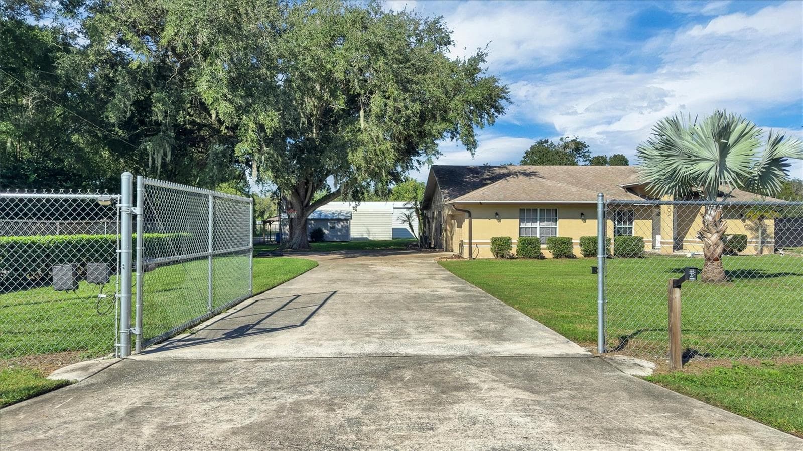 Single Family Residence at 302 N WEBB RD, PLANT CITY, photo 4 of 49