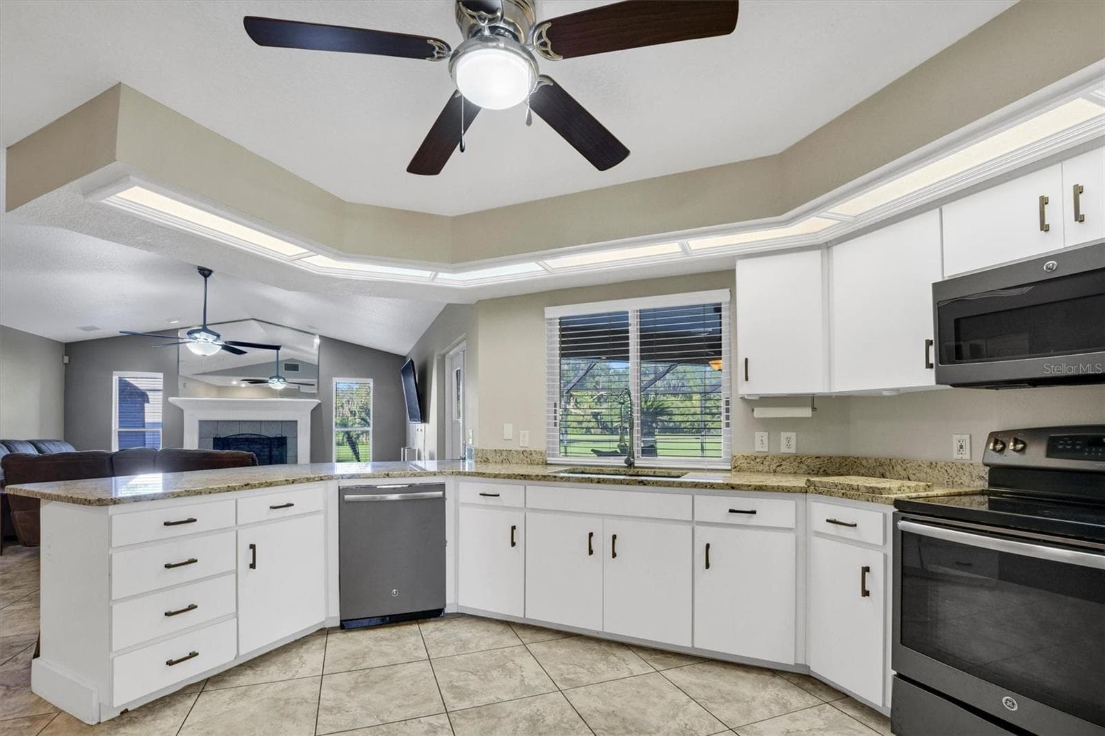 Single Family Residence at 302 N WEBB RD, PLANT CITY, photo 11 of 49