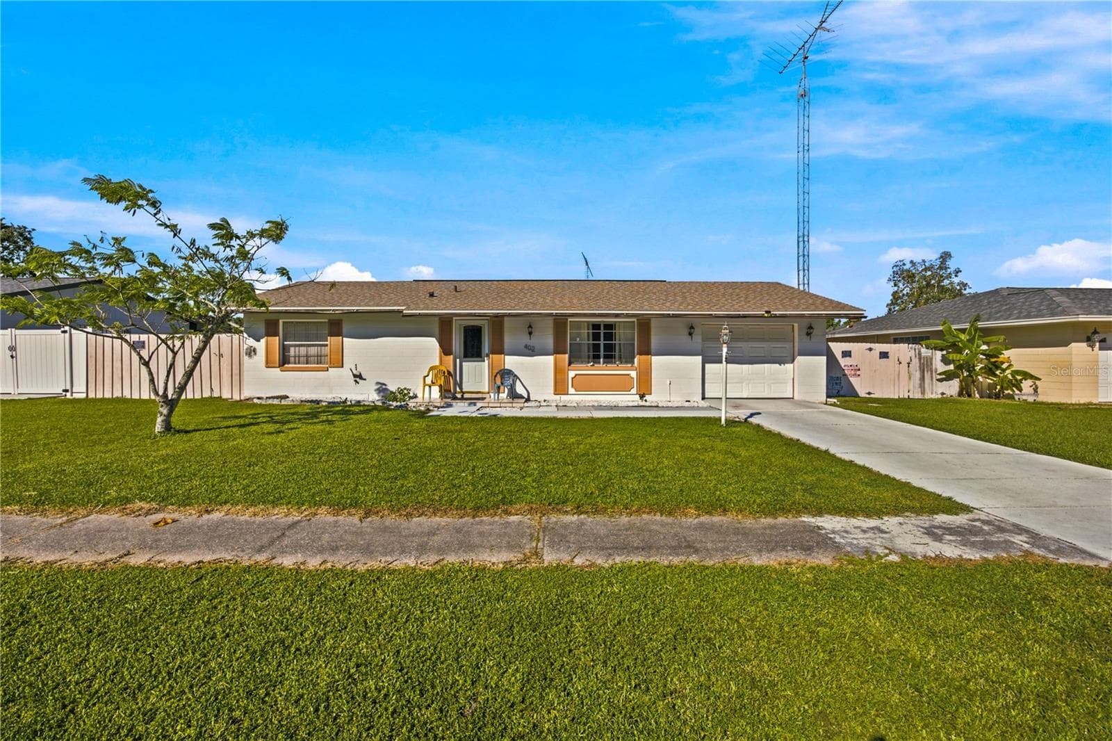 402 MARION OAKS DR