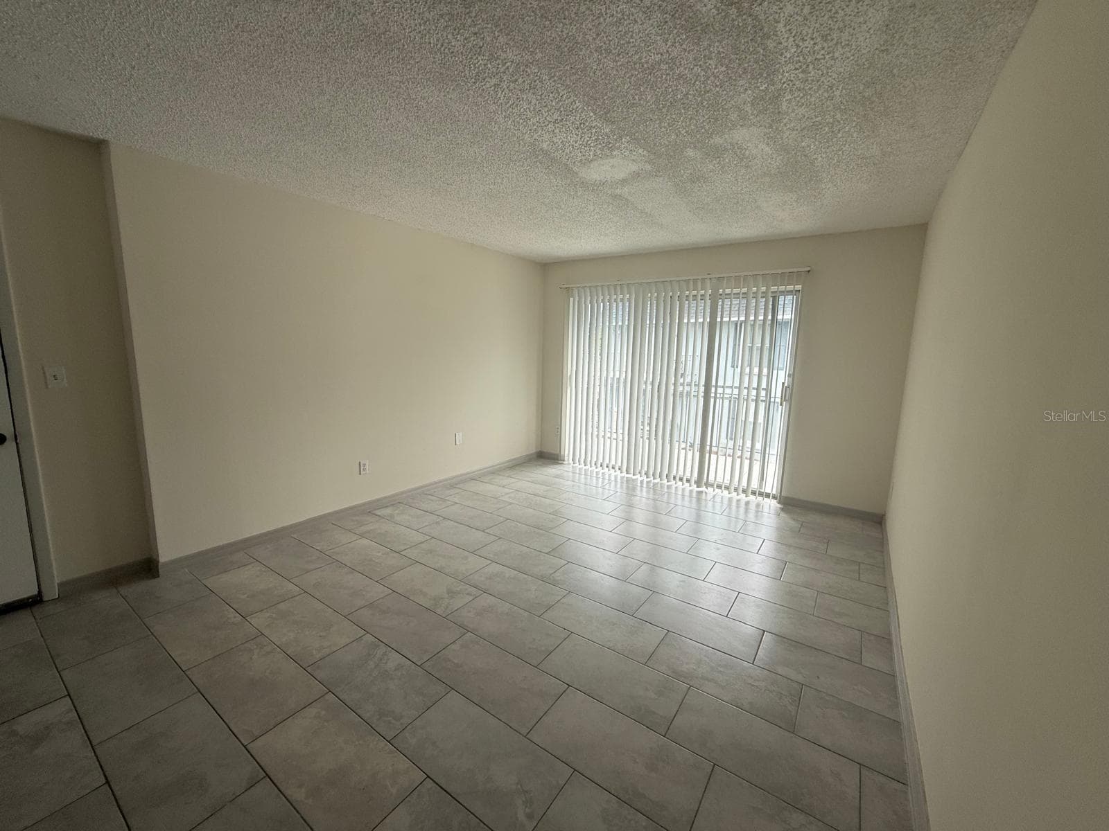 Condominium at 941 W OAK RIDGE RD #D, ORLANDO, photo 3 of 17