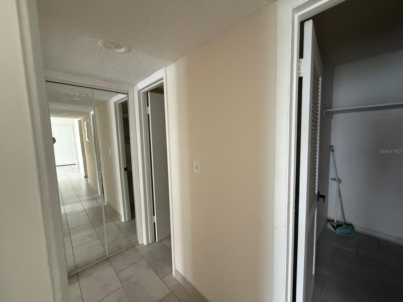 Condominium at 941 W OAK RIDGE RD #D, ORLANDO, photo 9 of 17