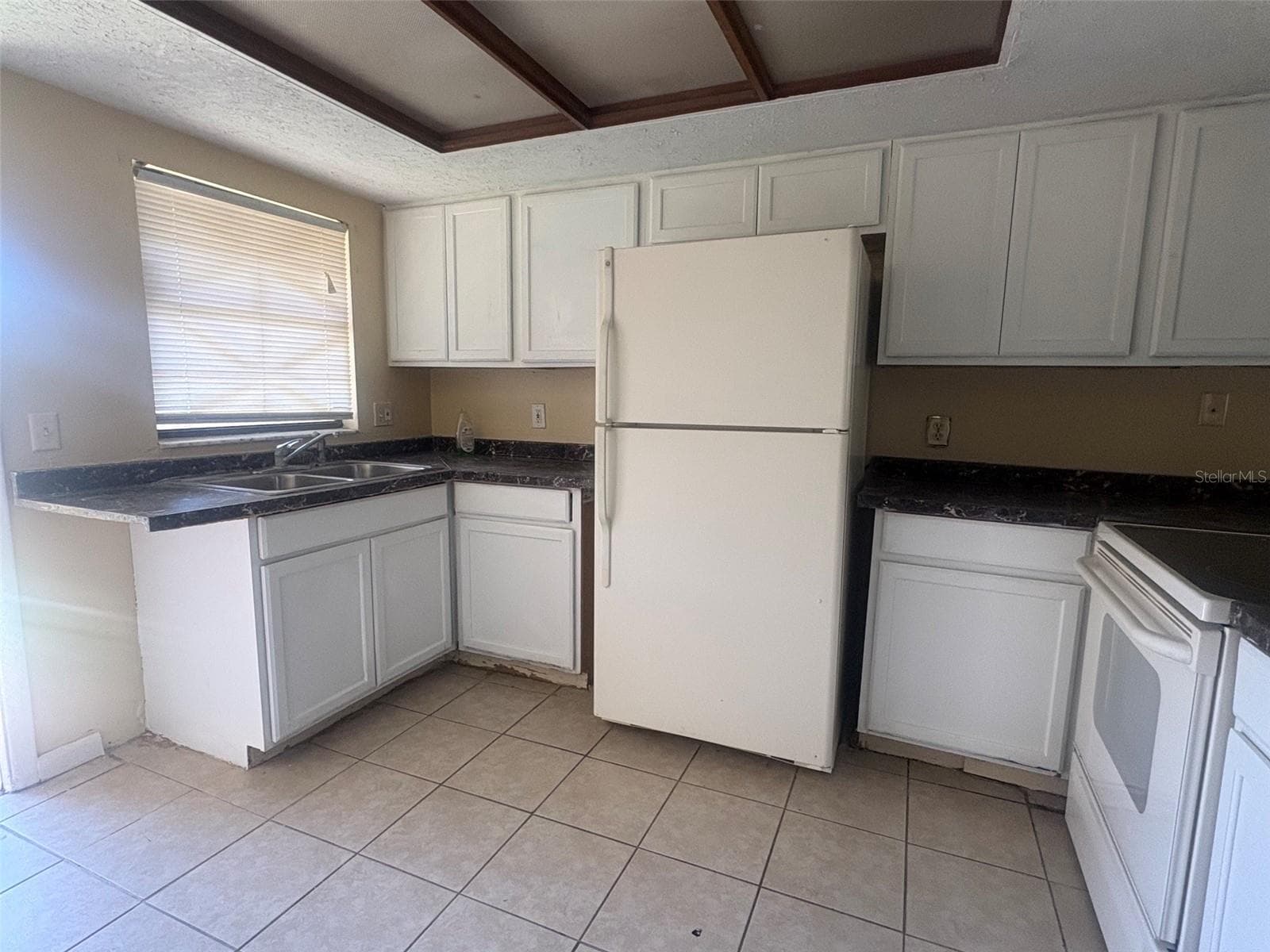 Townhouse at 12723 LOCKEY LN, TAMPA, photo 3 of 17