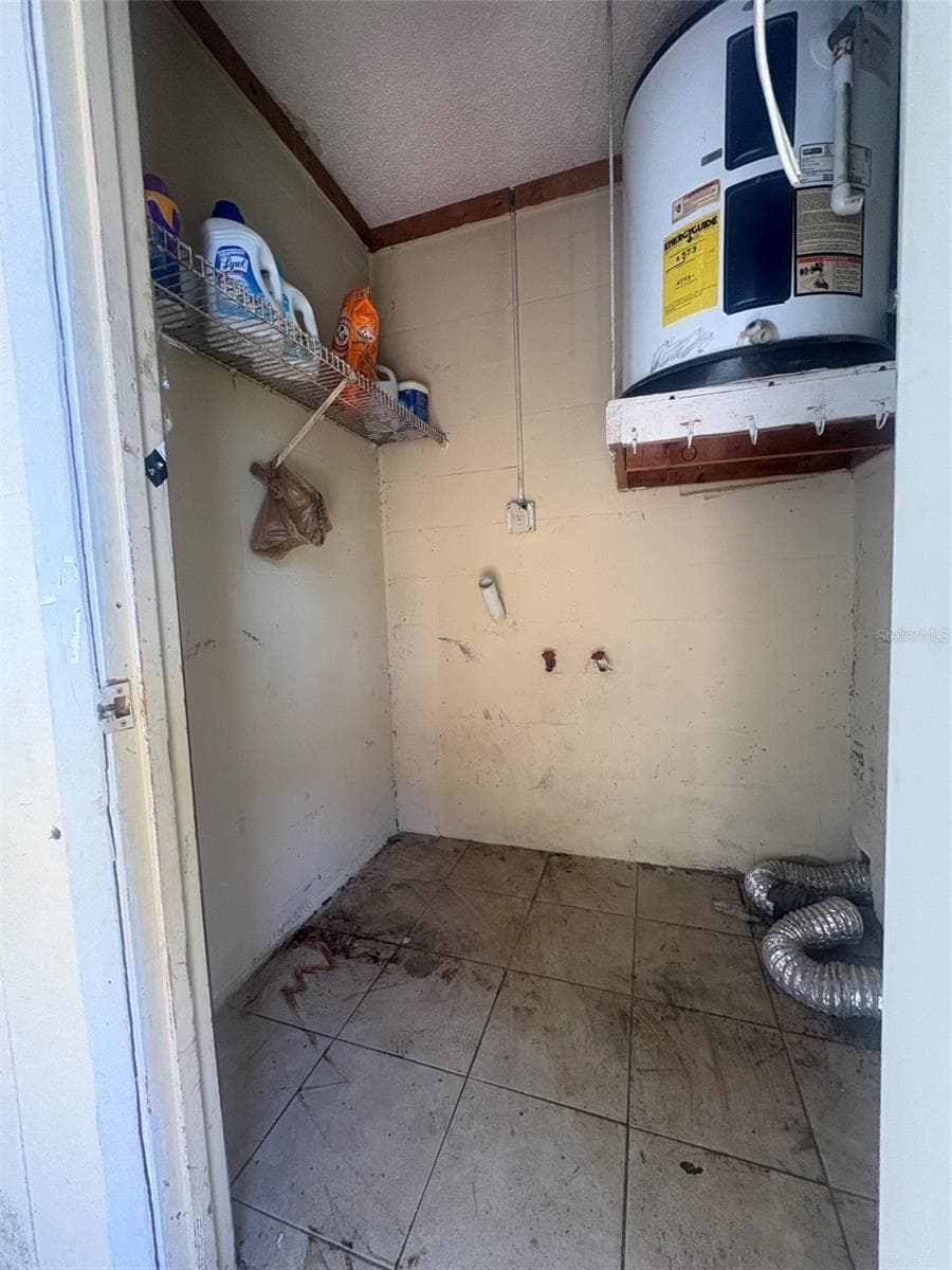 Laoundry room - 12723 LOCKEY LN, TAMPA