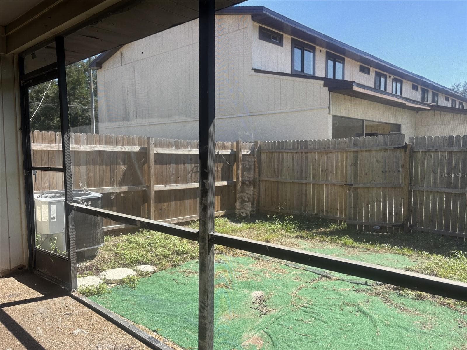 Patio and back yard - 12723 LOCKEY LN, TAMPA