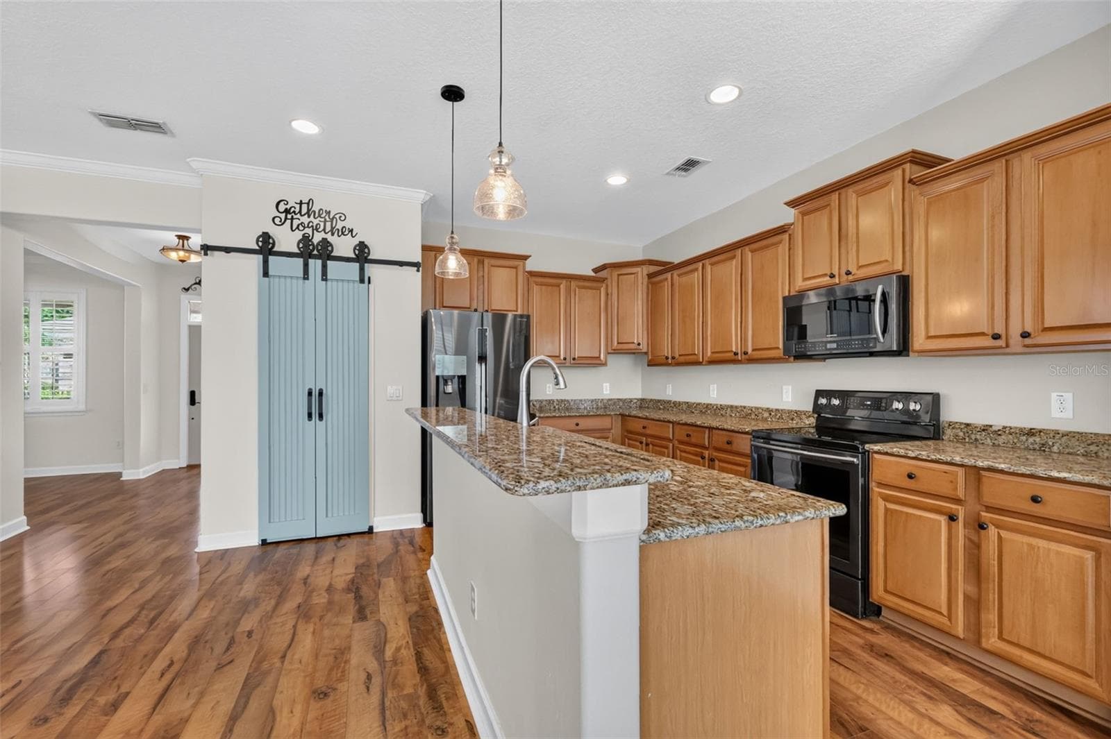 Granite counters, and pull-out organizers in most lower cabinets ~ - 4913 ROYCE DR, MOUNT DORA