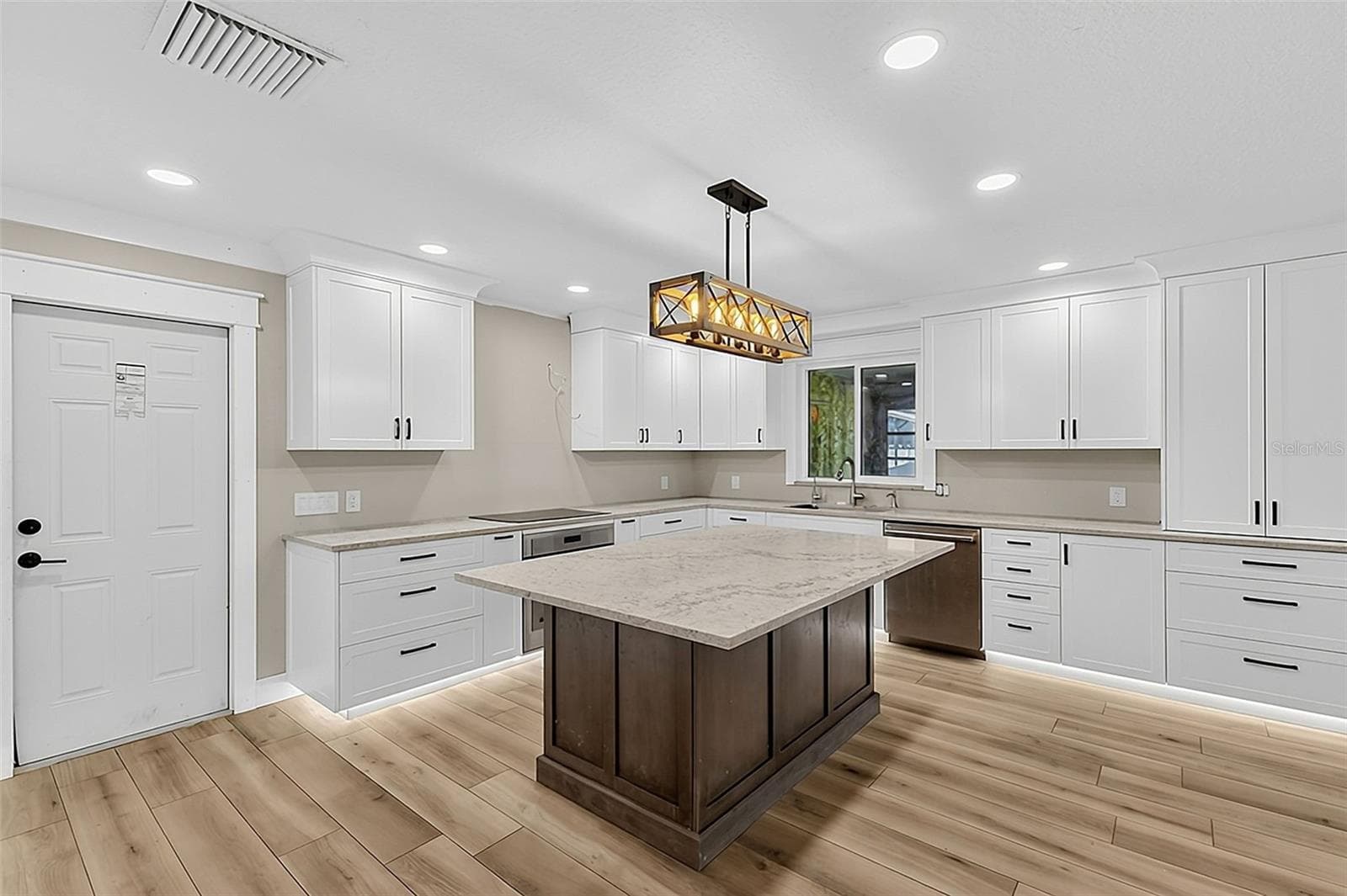 Single Family Residence at 3254 ELLIOTT ST, VENICE, photo 22 of 46