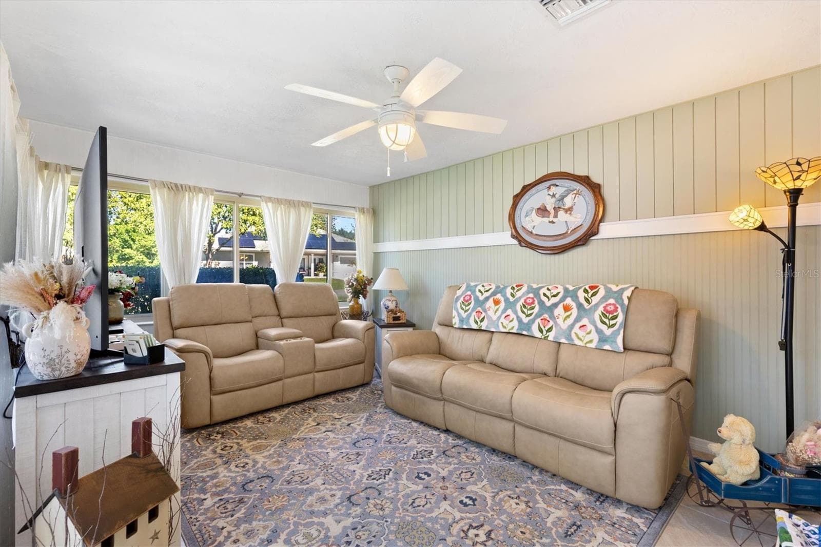 Enclosed lanai under air with Shiplap and bead board. - 17432 SE 112TH CT, SUMMERFIELD