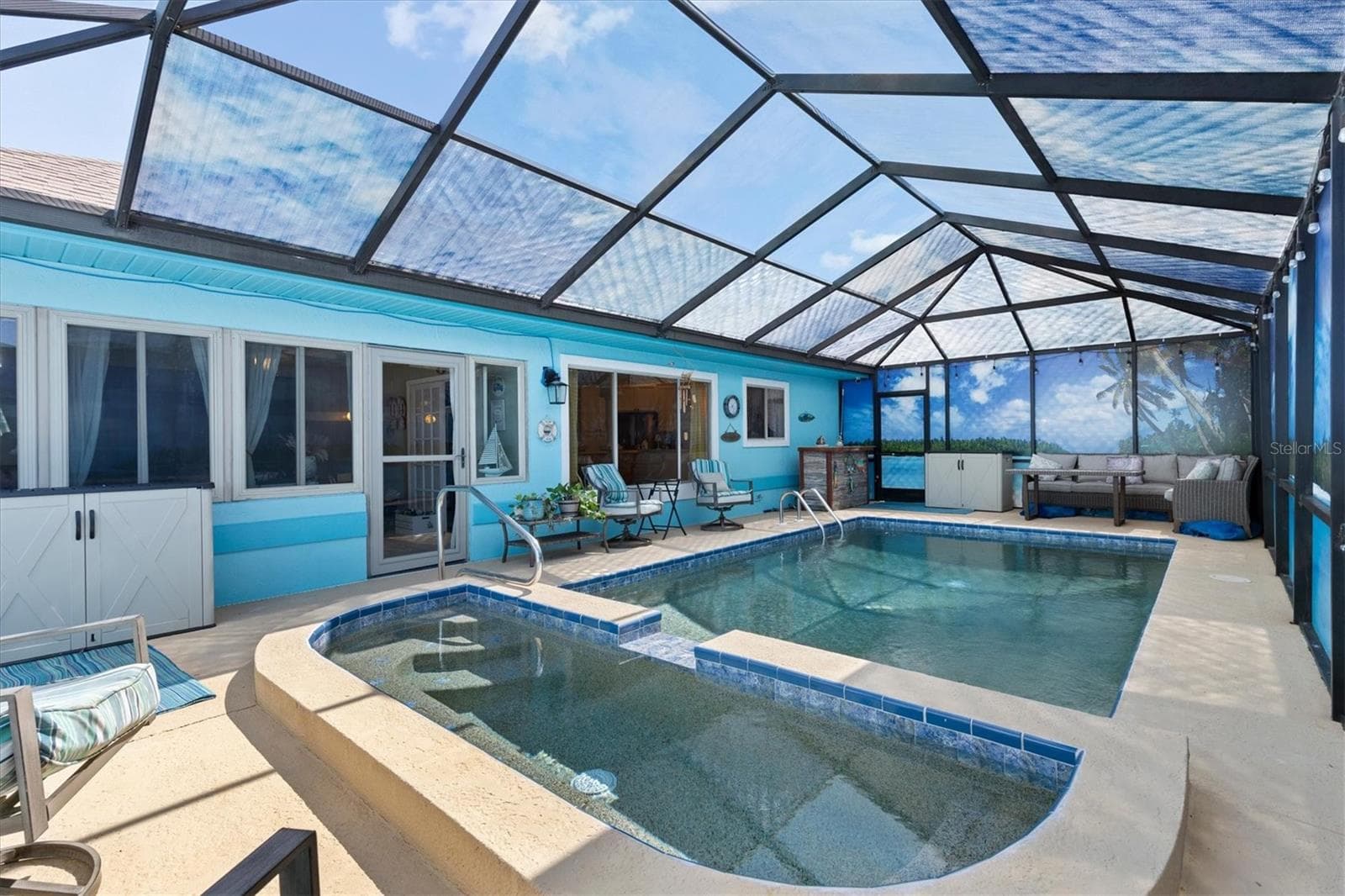 Completely resurfaced and tiled. Solar heated. - 17432 SE 112TH CT, SUMMERFIELD