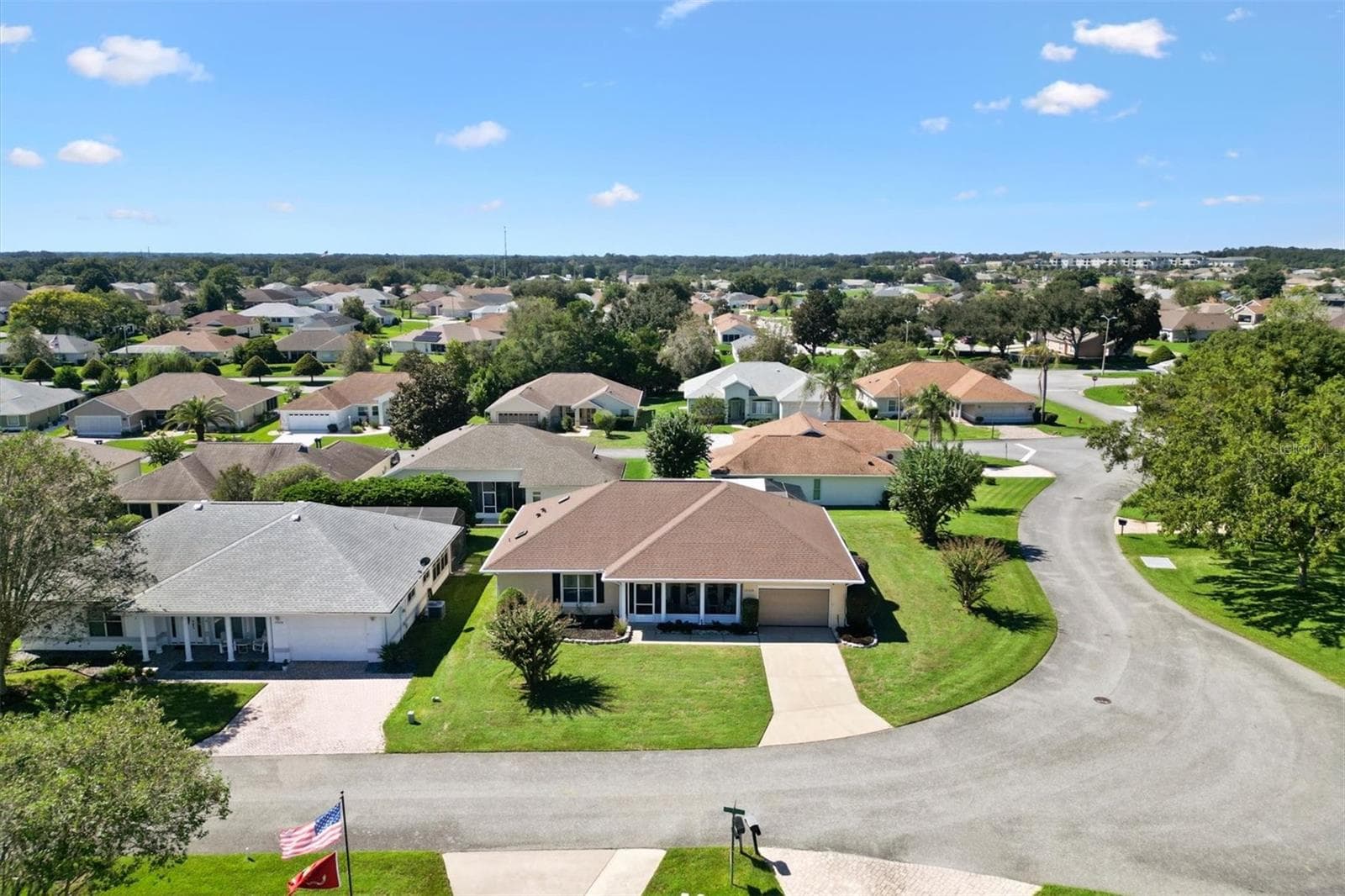 Nice corner lot. - 17432 SE 112TH CT, SUMMERFIELD