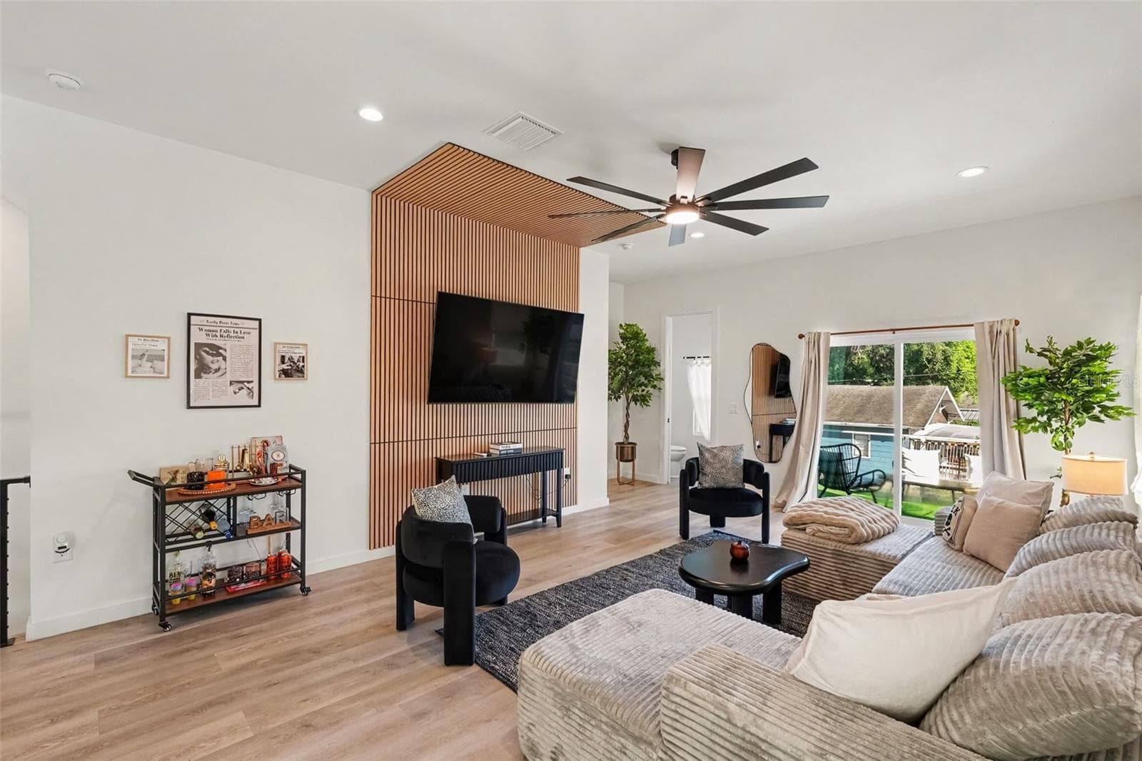 2nd Floor Living Room - 102 W ADALEE ST #1, TAMPA
