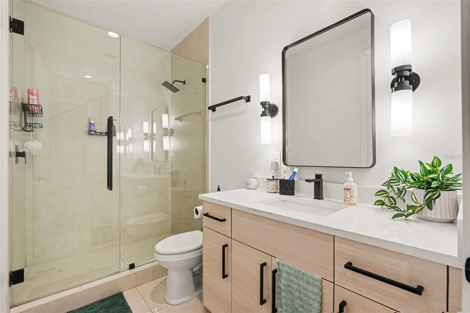 3rd Floor Bath - 102 W ADALEE ST #1, TAMPA