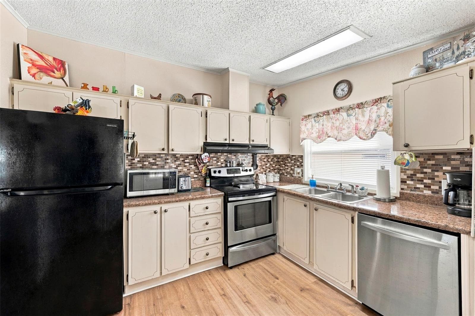 Manufactured Home at 8408 FLEETWAY AVE, BROOKSVILLE, photo 10 of 73