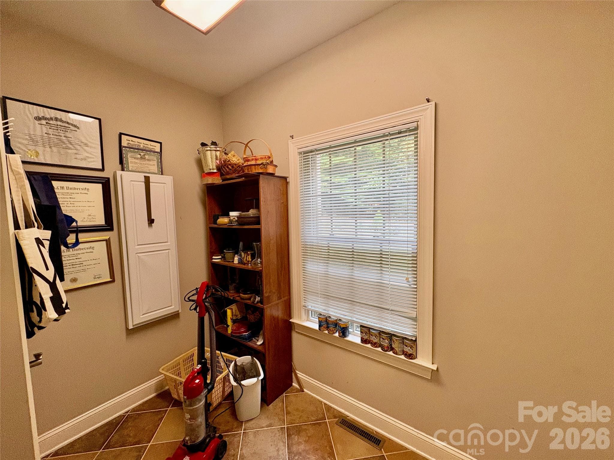 Single Family Residence at 502 Pace Road, Hendersonville, photo 36 of 40
