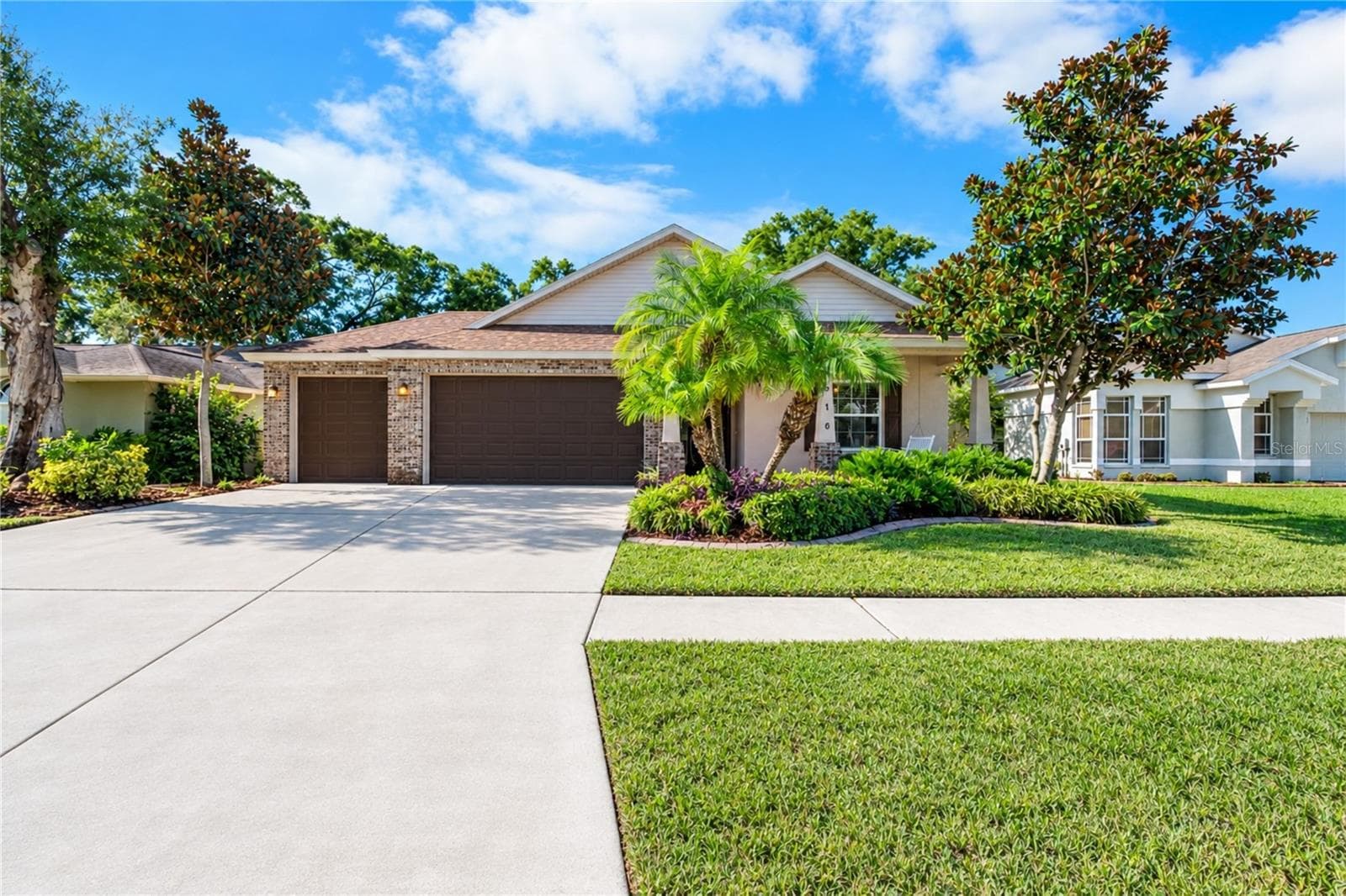 8 foot tall garage for taller vehicles - 3610 MONTERO CT, SUN CITY CENTER