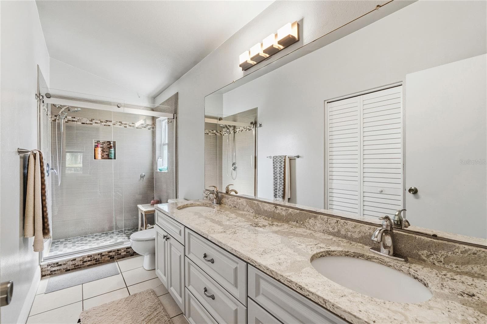 Primary Bathroom - 8761 HUNTFIELD ST, TAMPA