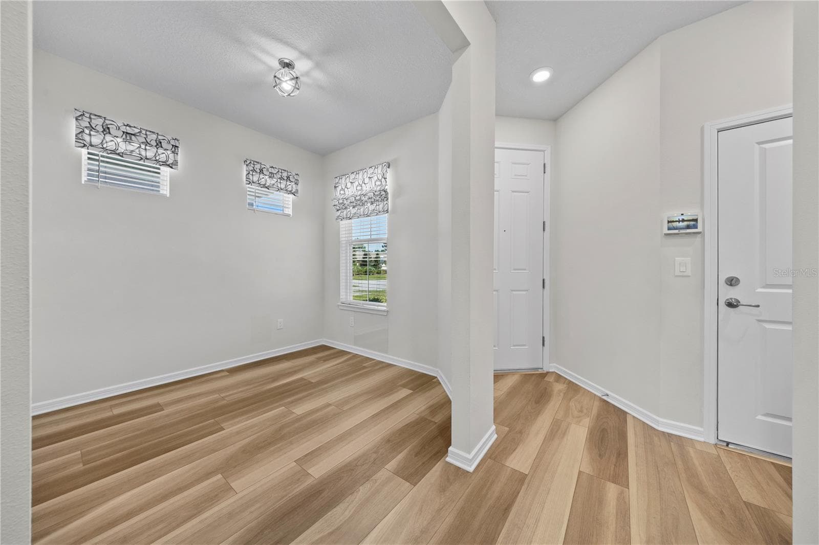 Single Family Residence at 6127 SW 93RD CIR, OCALA, photo 8 of 43