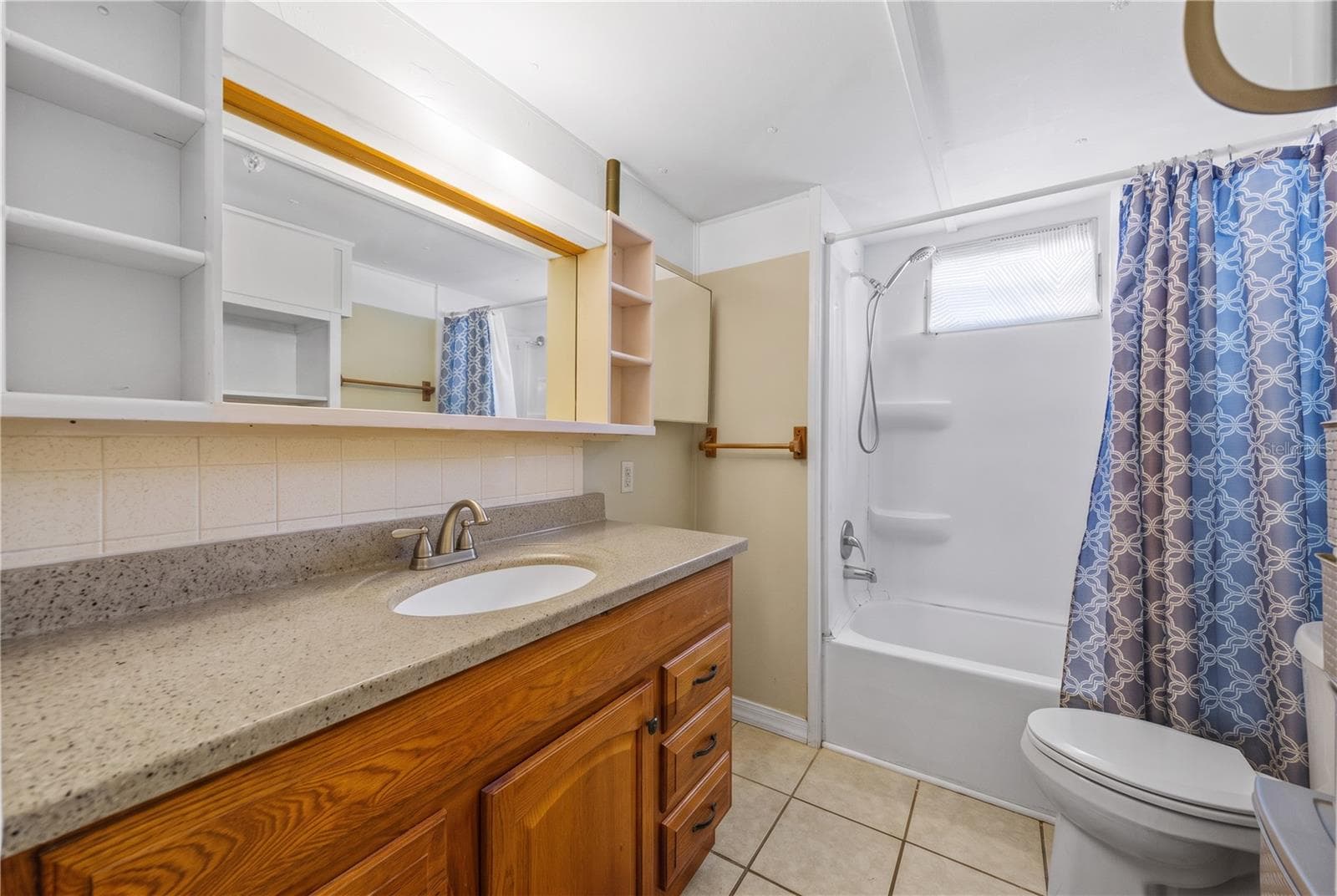 Full Bathroom - 5316 53RD AVE E #Q11, BRADENTON