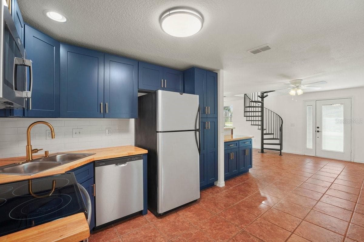 Single Family Residence at 64 OCEAN SHORE DR, ORMOND BEACH, photo 5 of 26