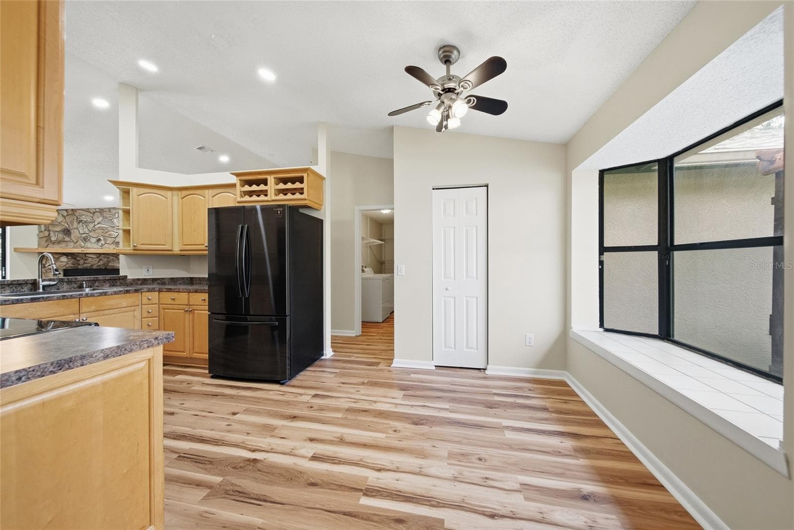 Breakfast nook - 3179 LAKE SAXON DR, LAND O LAKES