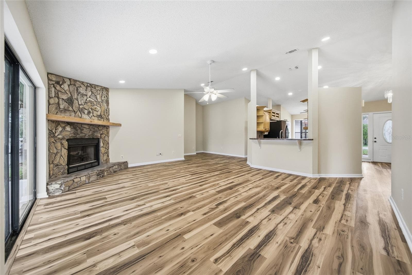 Living room - 3179 LAKE SAXON DR, LAND O LAKES