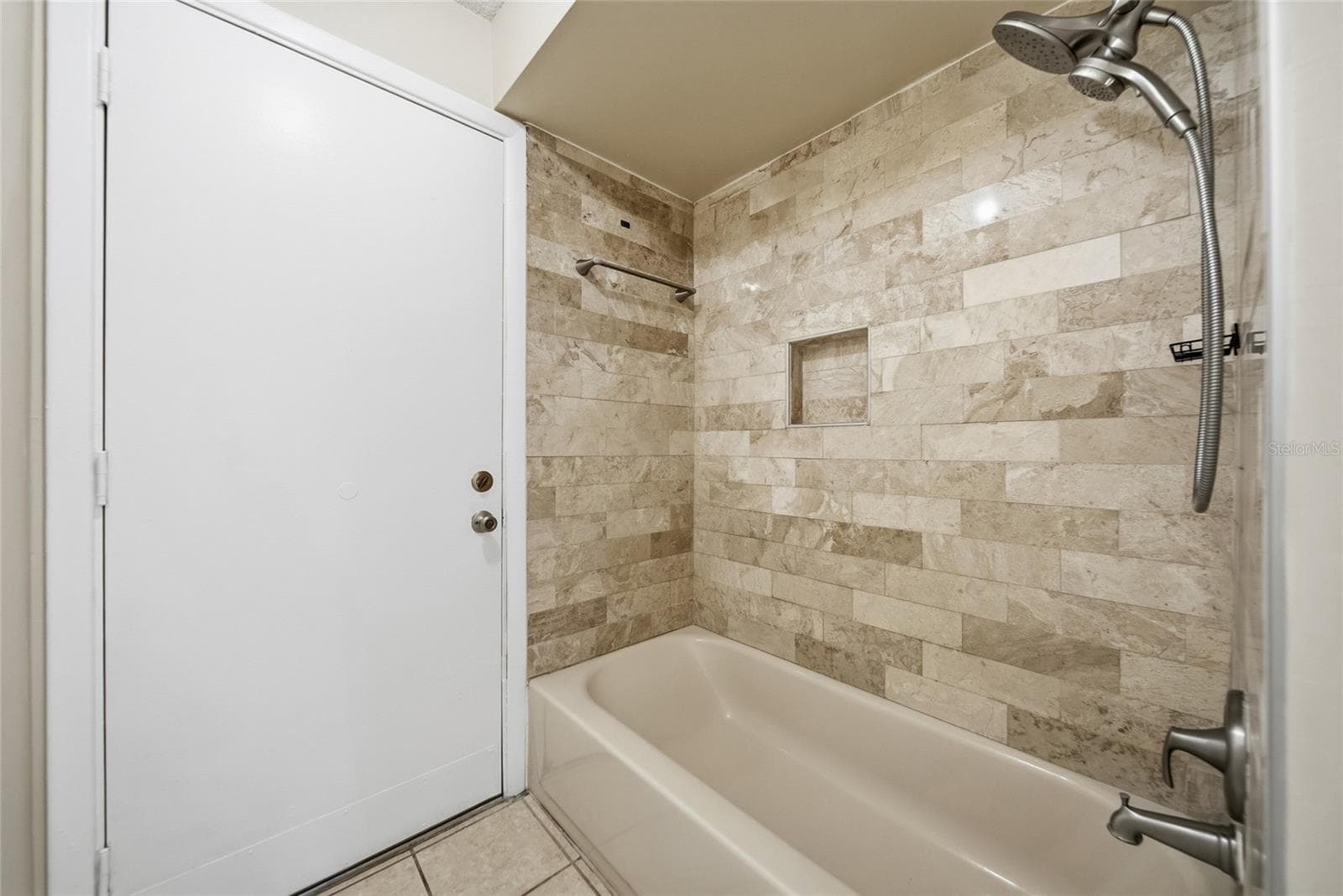 Secondary Bathroom - 3179 LAKE SAXON DR, LAND O LAKES