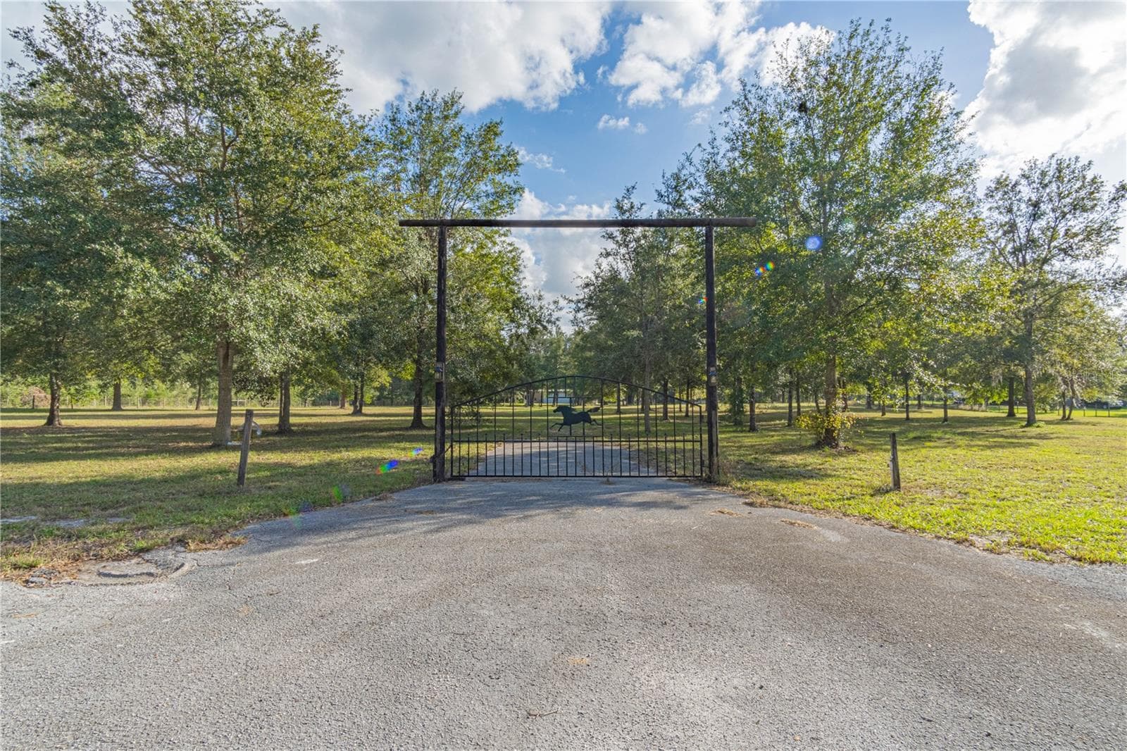 Front Entry. - 2557 CR 674A, BUSHNELL