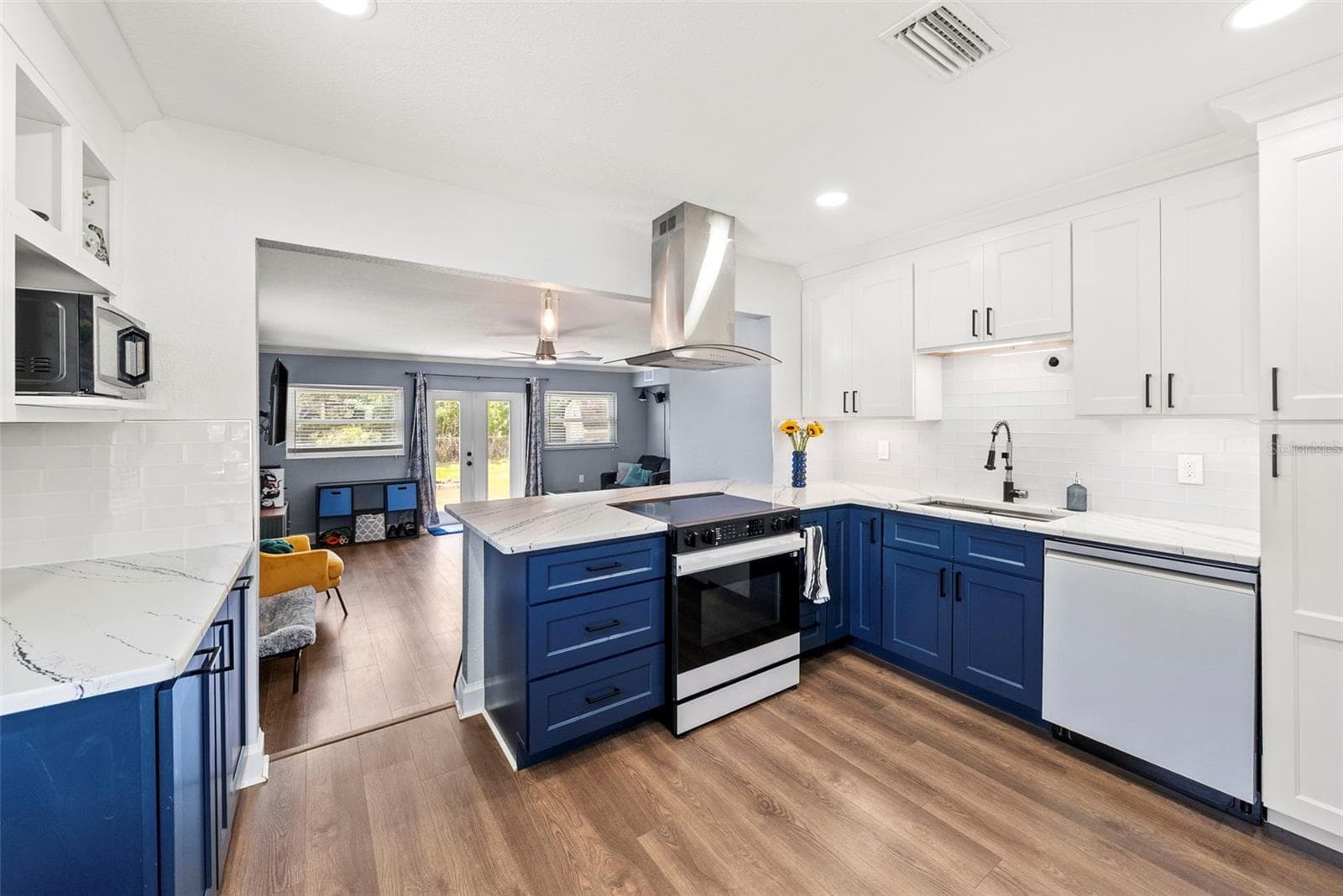 Single Family Residence at 824 61ST AVE NE, ST PETERSBURG, photo 10 of 25