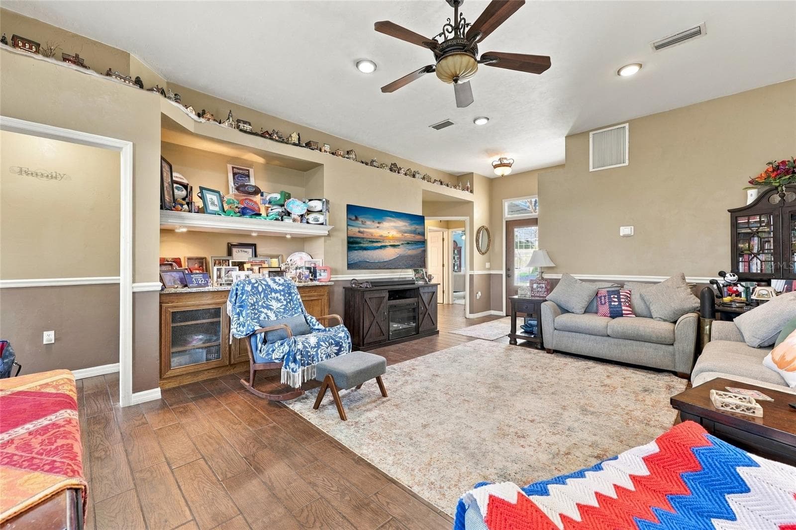 Living Room - 25372 NW 10TH AVE, NEWBERRY