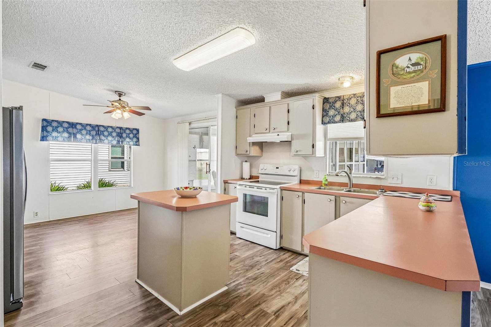 Manufactured Home at 25109 CLIFFORD HL, LEESBURG, photo 5 of 37
