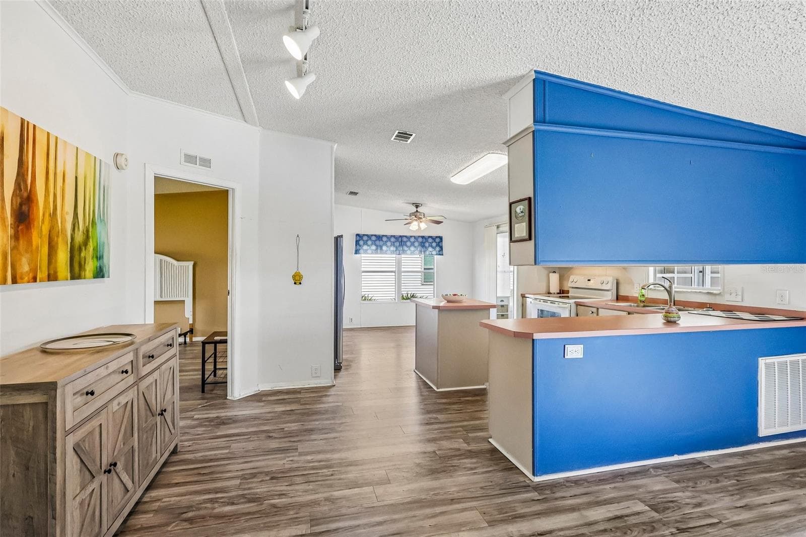 Manufactured Home at 25109 CLIFFORD HL, LEESBURG, photo 13 of 37