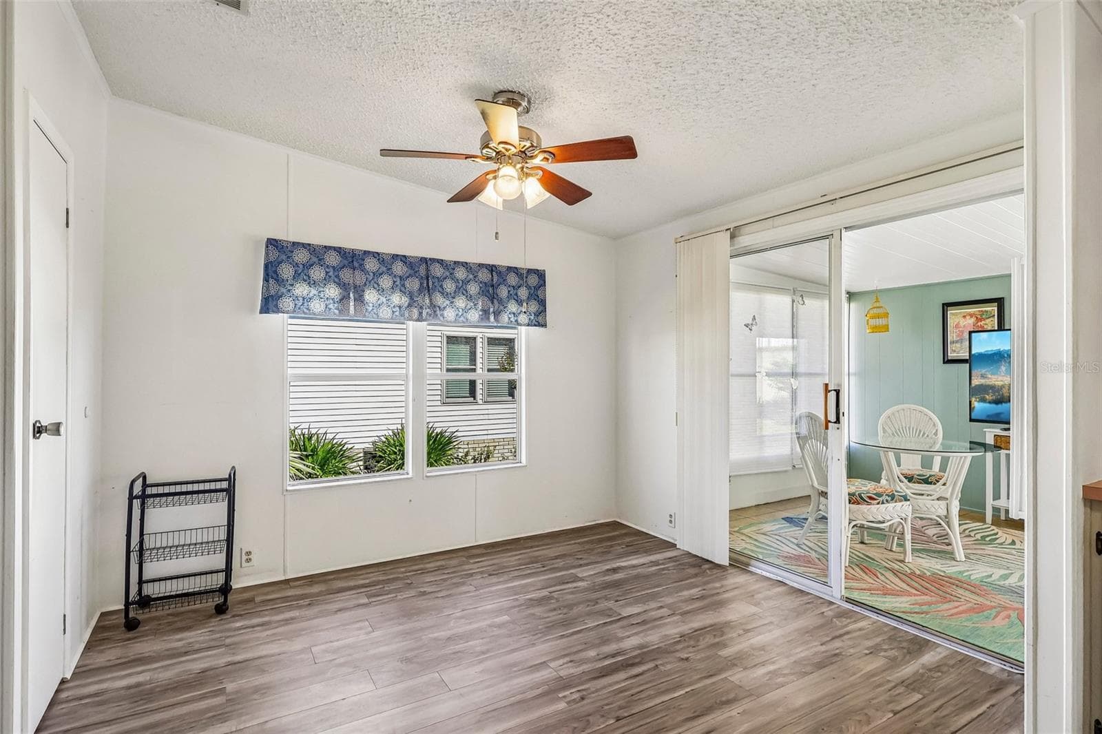 Manufactured Home at 25109 CLIFFORD HL, LEESBURG, photo 15 of 37