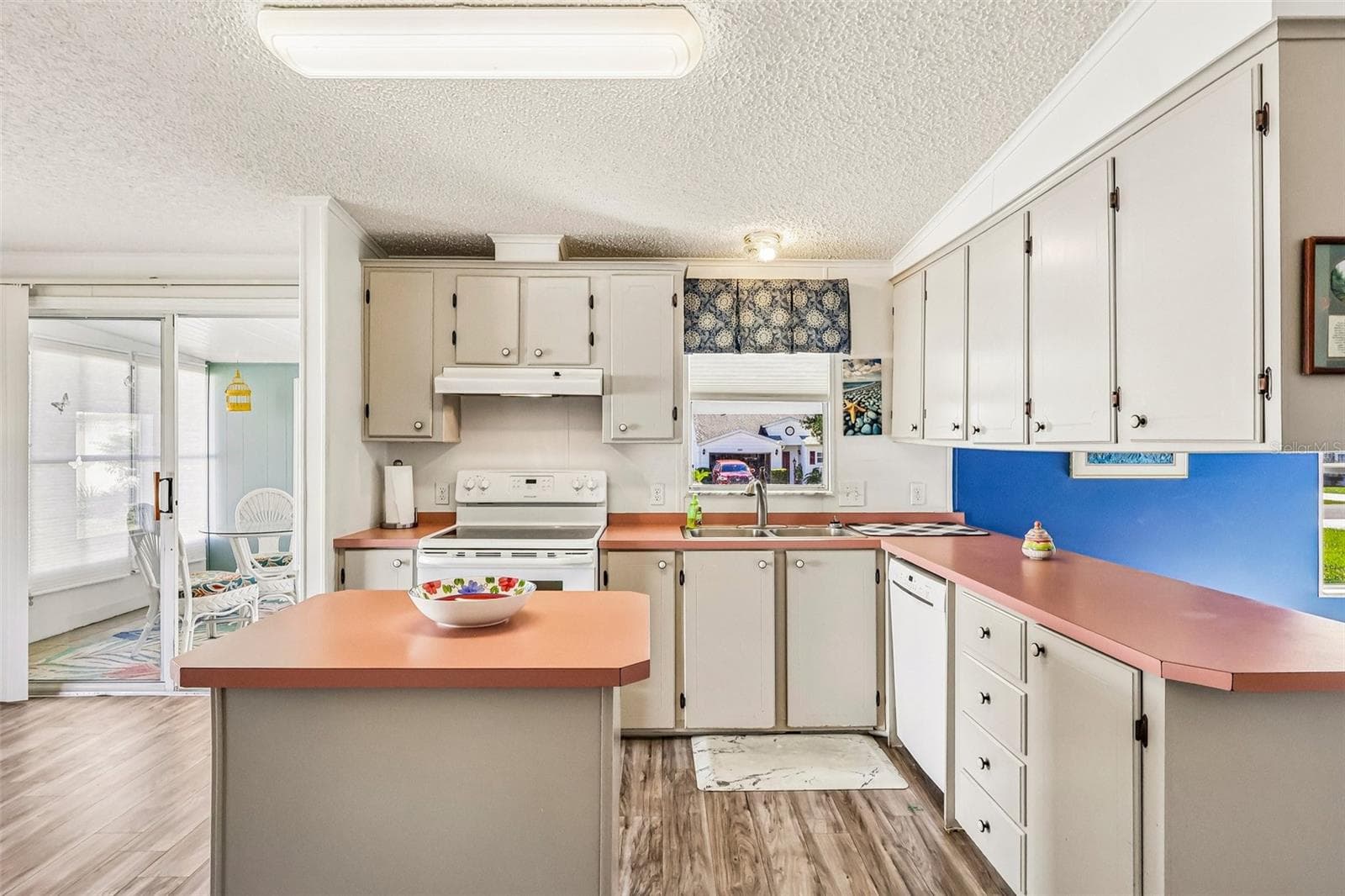 Manufactured Home at 25109 CLIFFORD HL, LEESBURG, photo 19 of 37