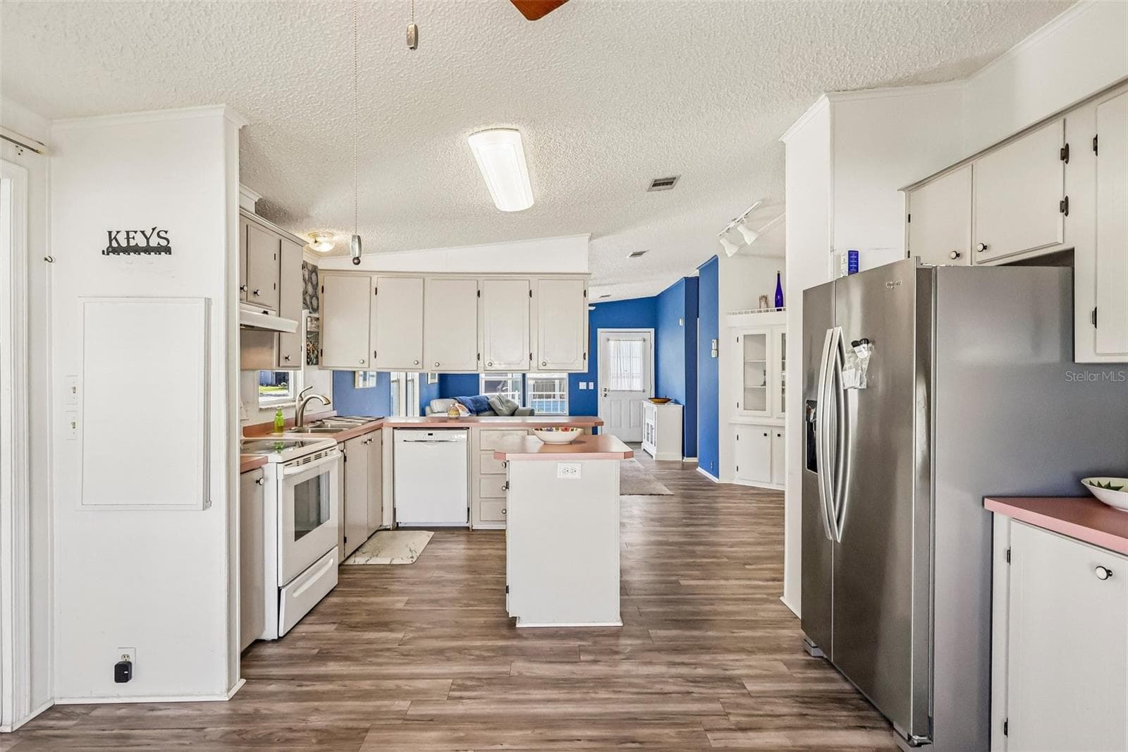 Manufactured Home at 25109 CLIFFORD HL, LEESBURG, photo 20 of 37