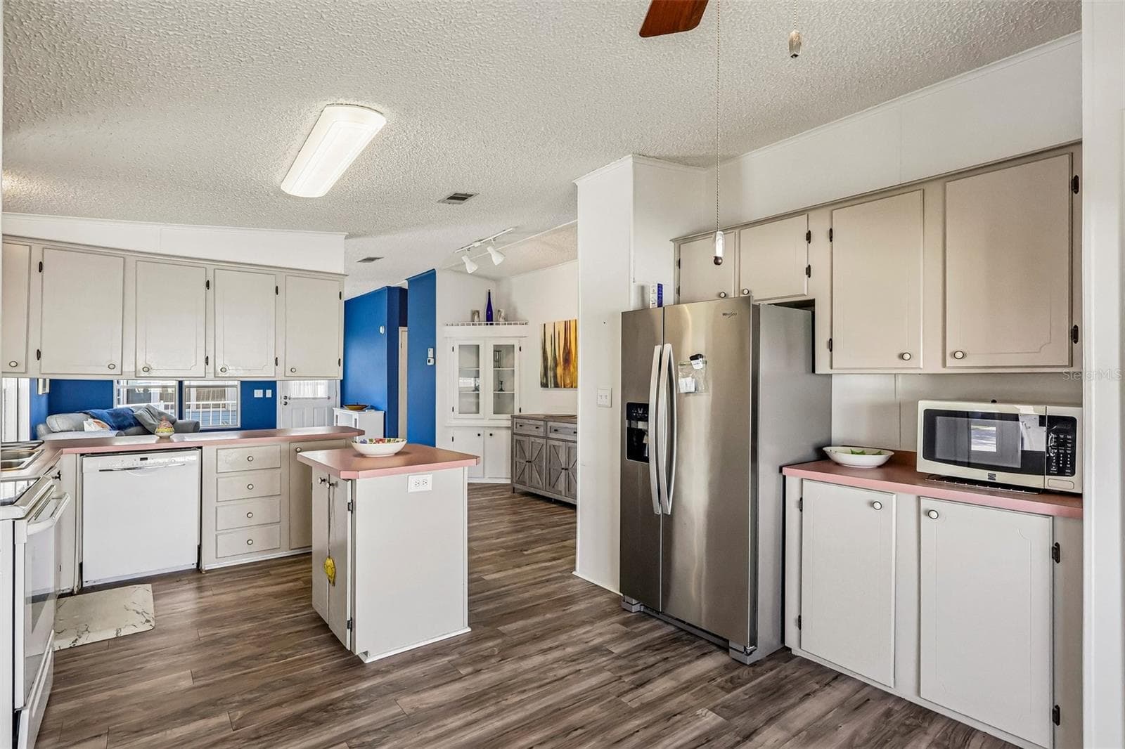 Manufactured Home at 25109 CLIFFORD HL, LEESBURG, photo 21 of 37