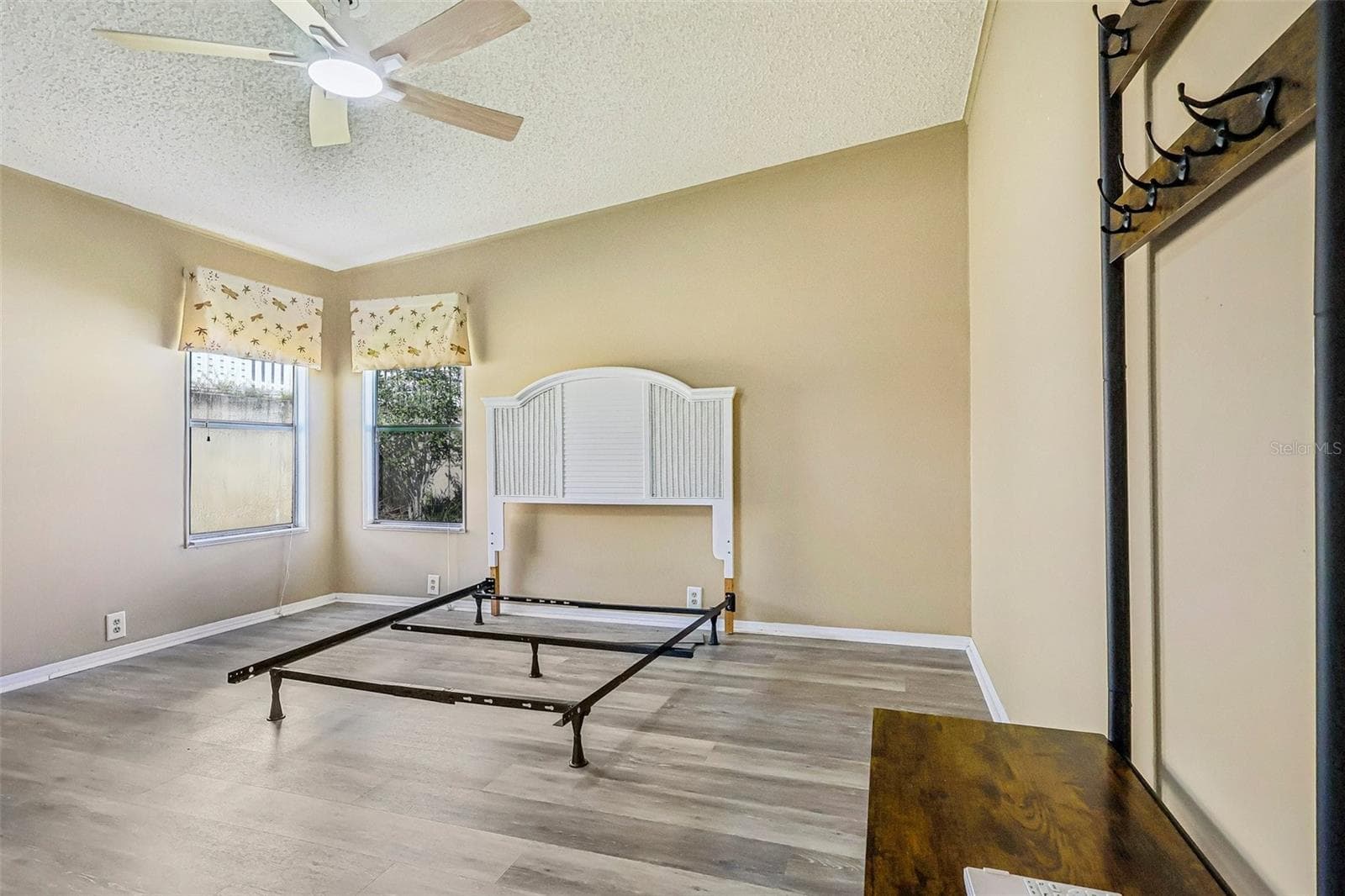 Manufactured Home at 25109 CLIFFORD HL, LEESBURG, photo 25 of 37