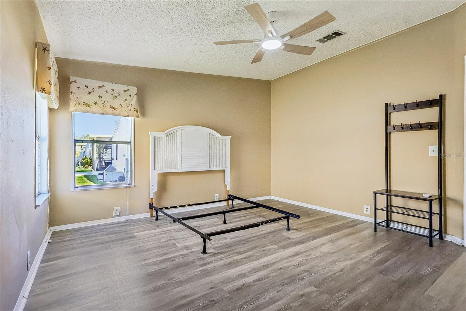 Manufactured Home at 25109 CLIFFORD HL, LEESBURG, photo 26 of 37