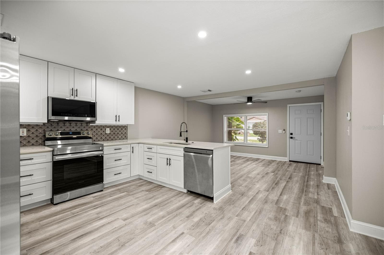 Single Family Residence at 11572 SE 60TH AVE, BELLEVIEW, photo 4 of 23