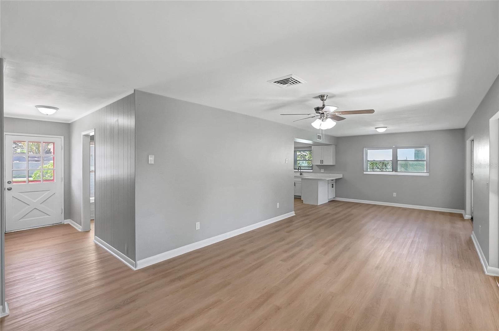 Single Family Residence at 420 HILLCREST DR SE, WINTER HAVEN, photo 6 of 42