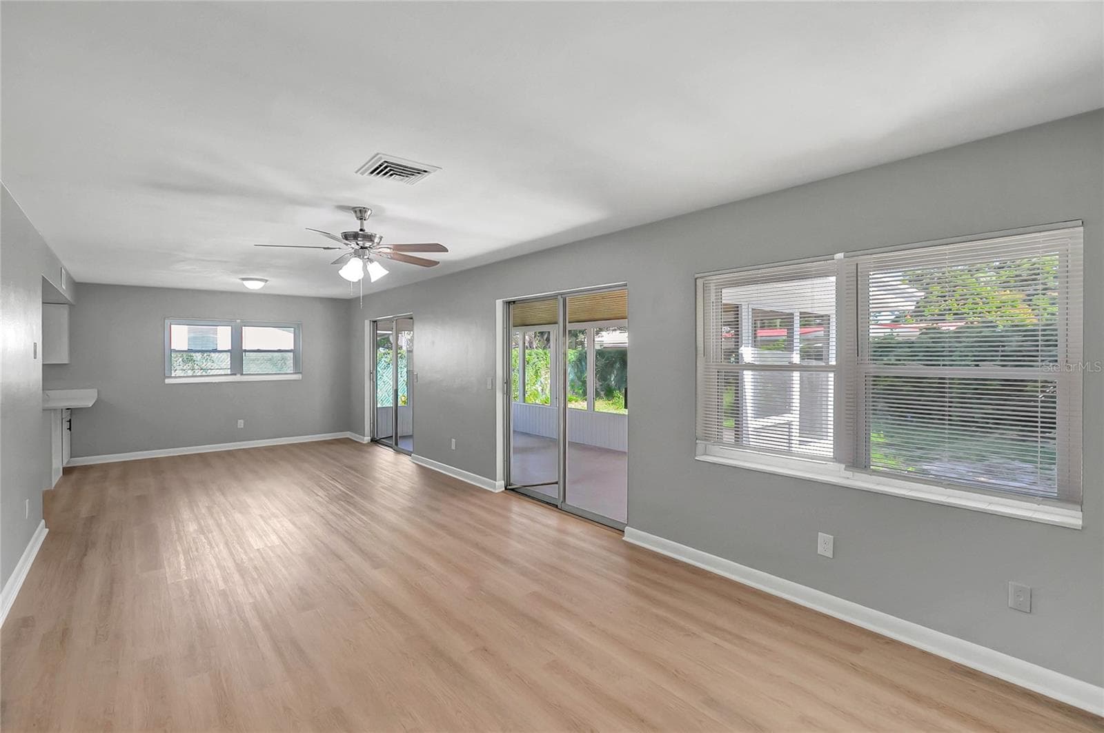 Single Family Residence at 420 HILLCREST DR SE, WINTER HAVEN, photo 7 of 42