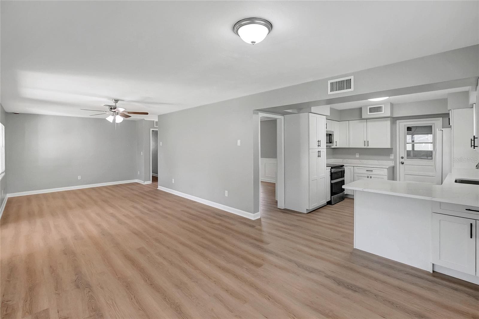 Single Family Residence at 420 HILLCREST DR SE, WINTER HAVEN, photo 10 of 42
