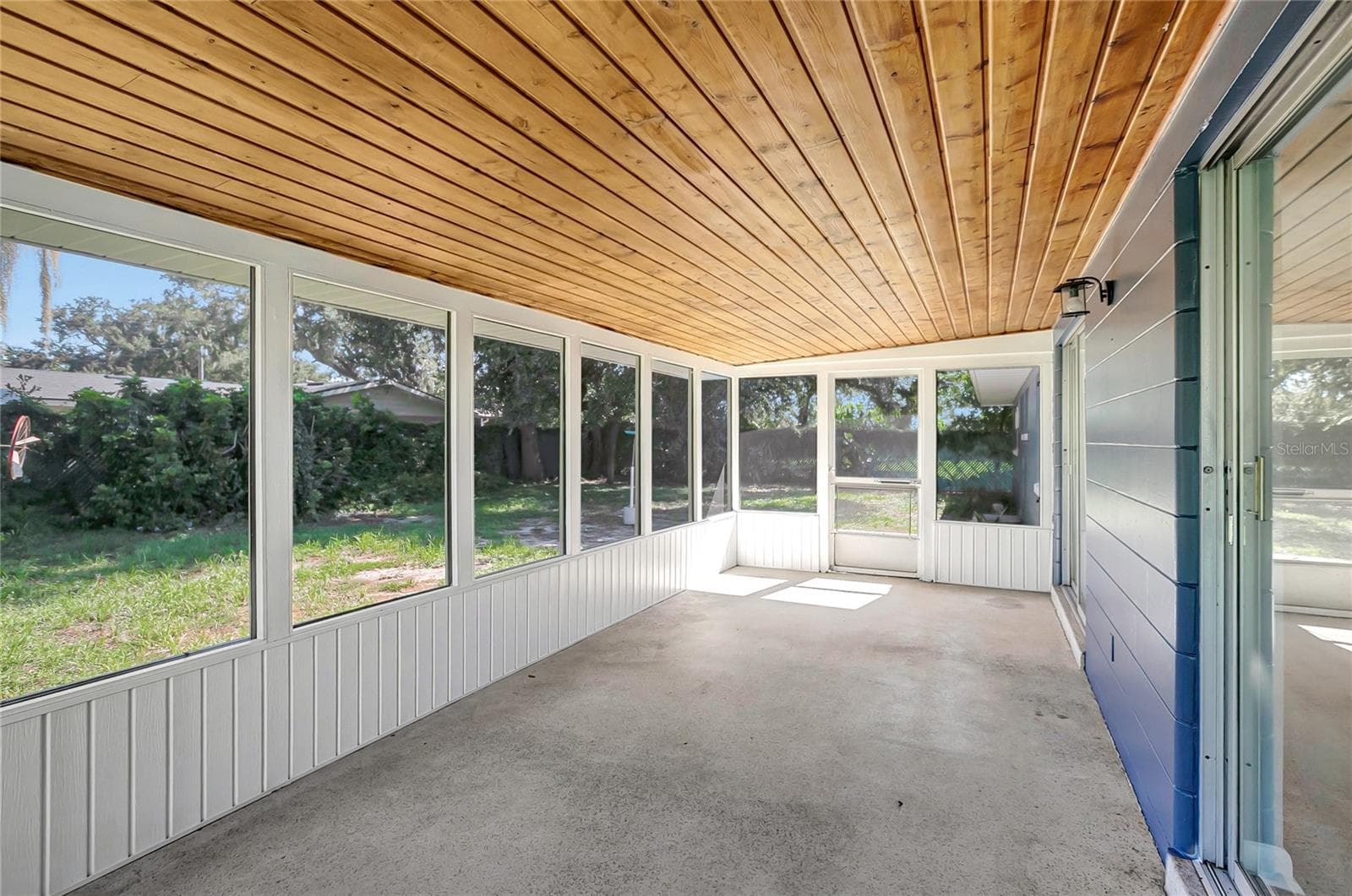 Single Family Residence at 420 HILLCREST DR SE, WINTER HAVEN, photo 35 of 42